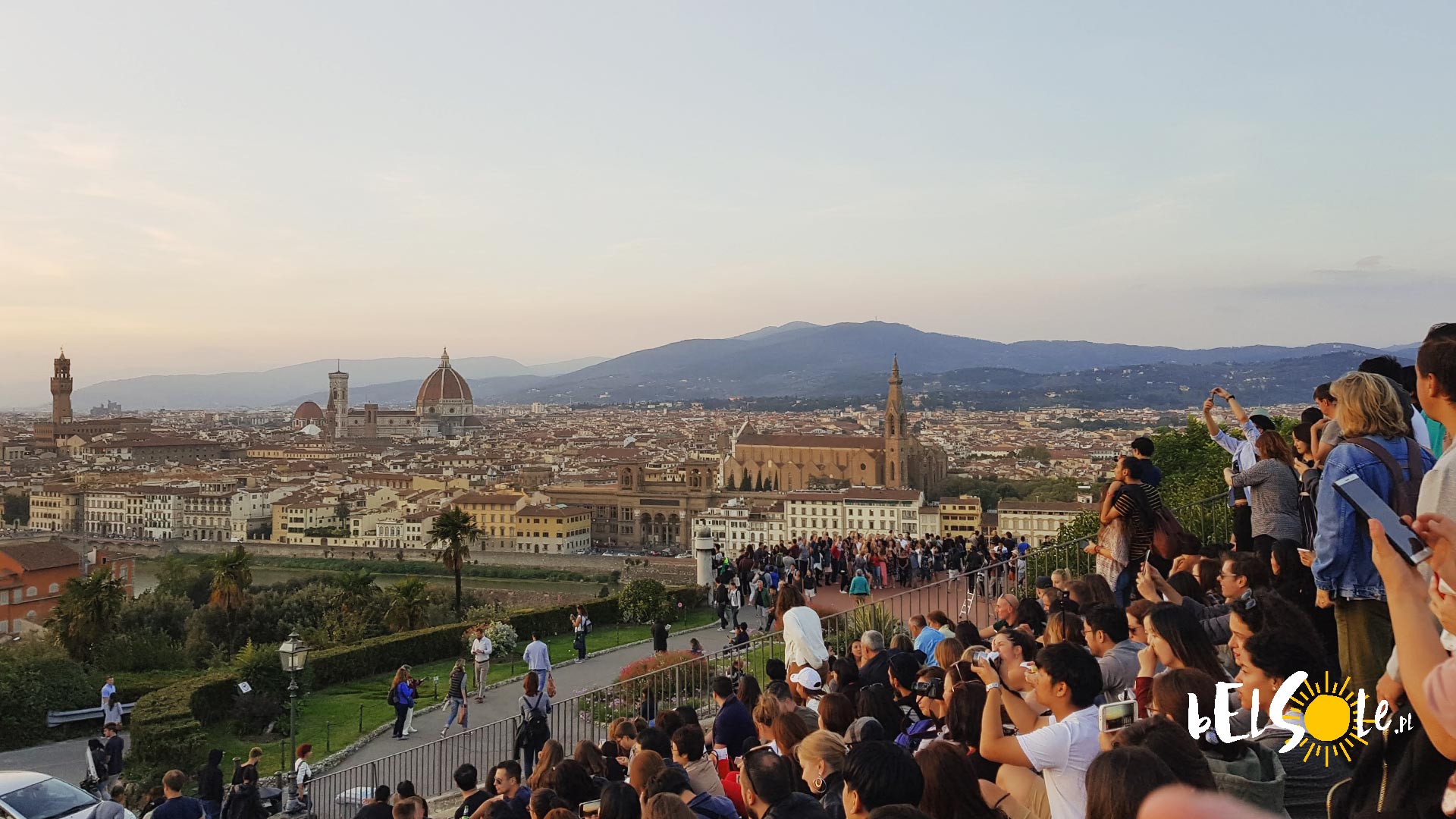 crowded florence
